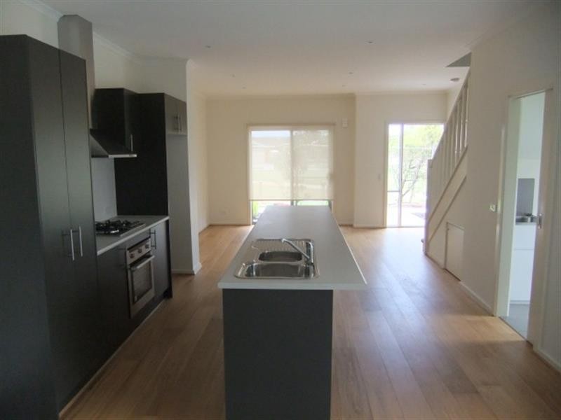 10/11 Howqua Pl, Pakenham VIC 3810