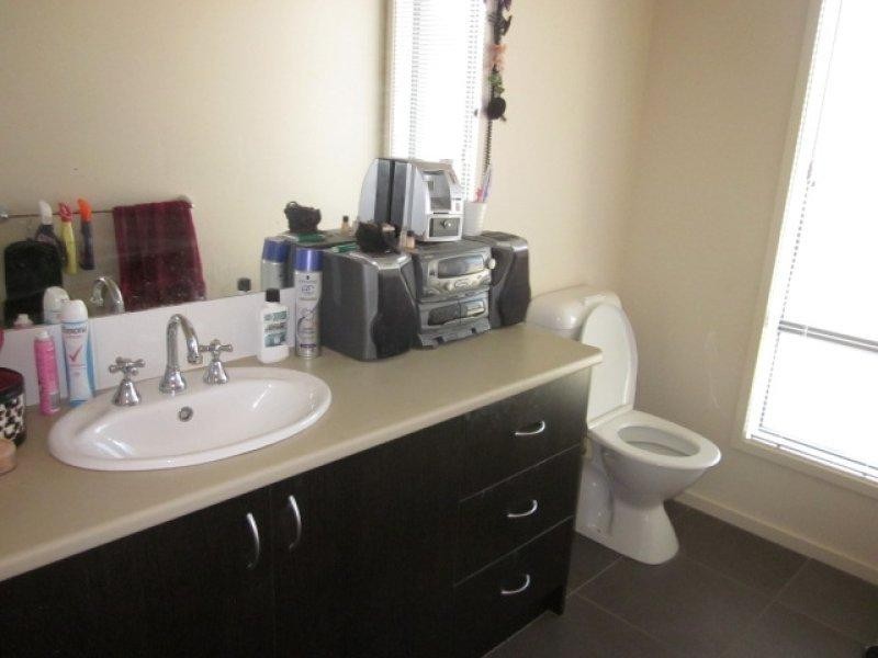 3 Acorn  Lane, Pakenham VIC 3810