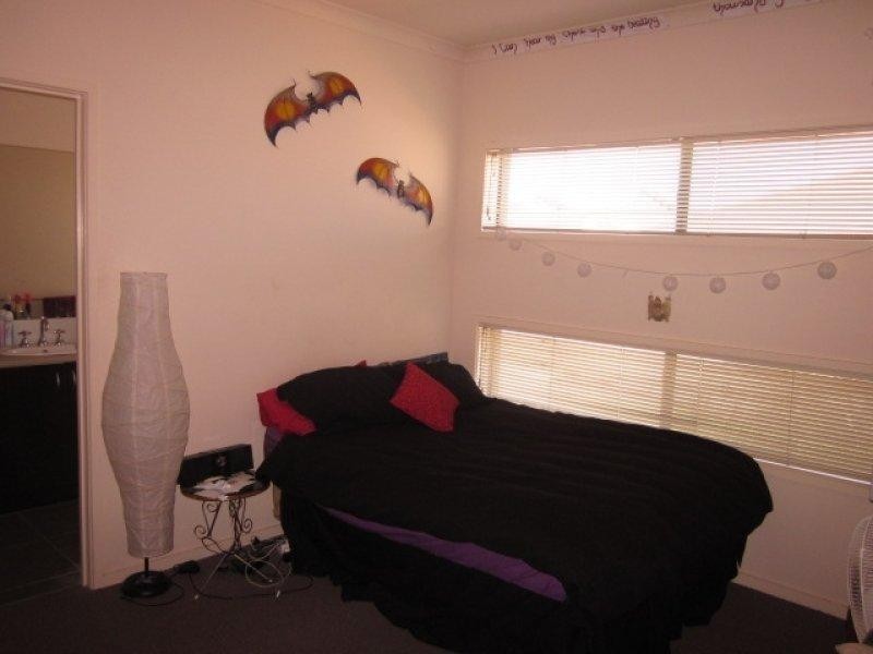 3 Acorn  Lane, Pakenham VIC 3810