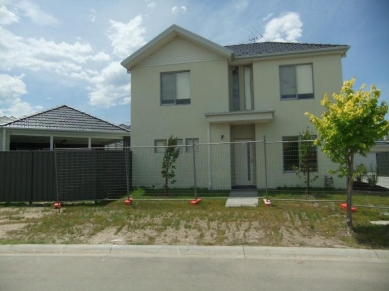 1/11 Howqua Pl, Pakenham VIC 3810