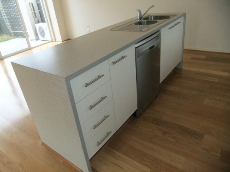 34 Edgeware Cl, Pakenham VIC 3810