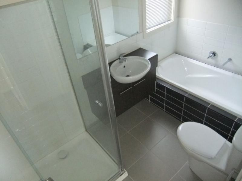 34 Edgeware Cl, Pakenham VIC 3810