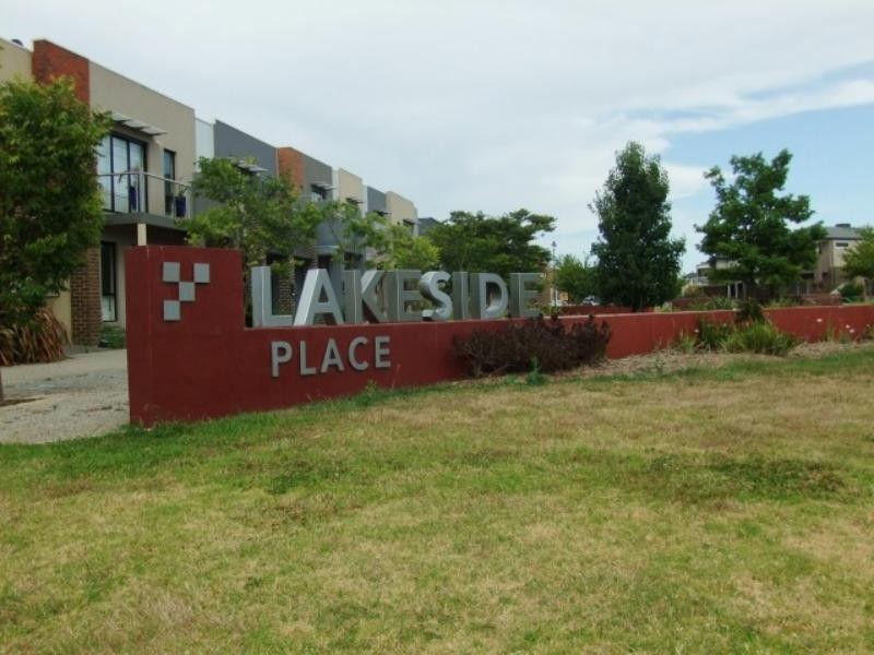 34 Edgeware Cl, Pakenham VIC 3810
