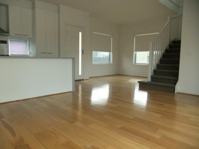 34 Edgeware Gr, Pakenham VIC 3810