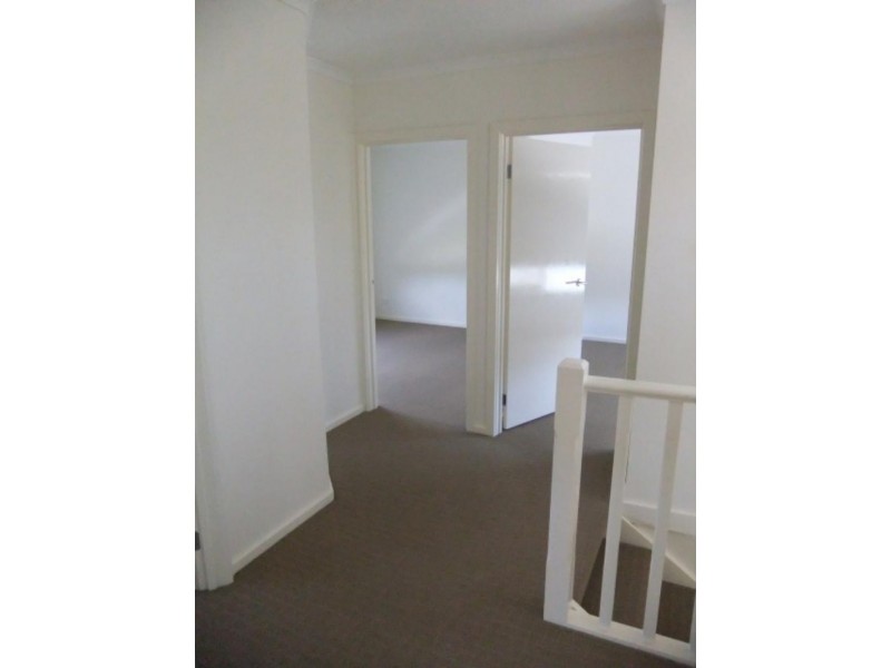 1/11 Howqua Pl, Pakenham VIC 3810