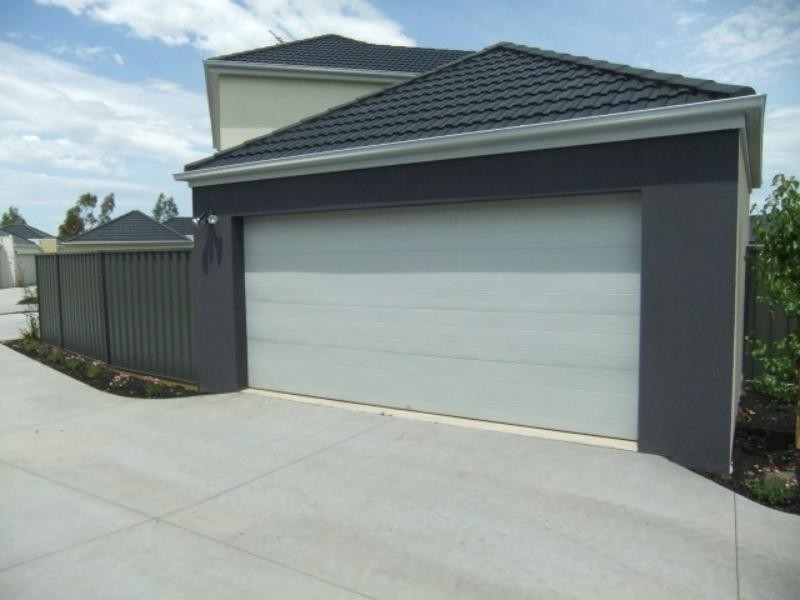 1/11 Howqua Pl, Pakenham VIC 3810