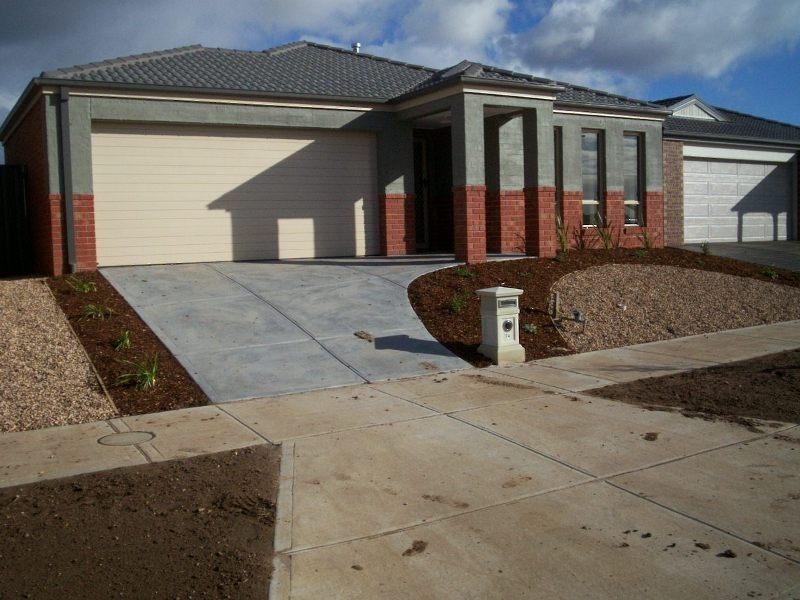 74 Hatchlands  Dr, Deer Park VIC 3023