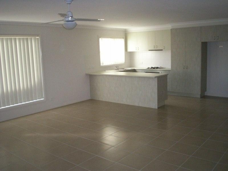 74 Hatchlands  Dr, Deer Park VIC 3023