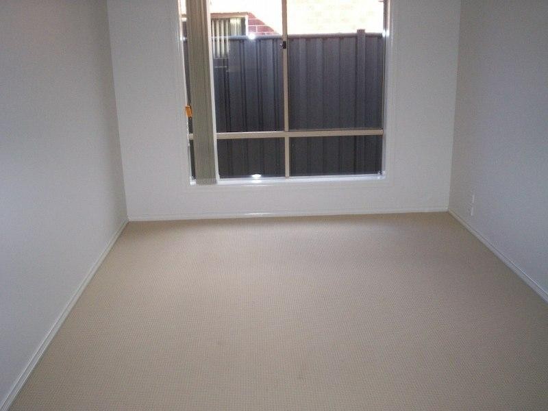 74 Hatchlands  Dr, Deer Park VIC 3023
