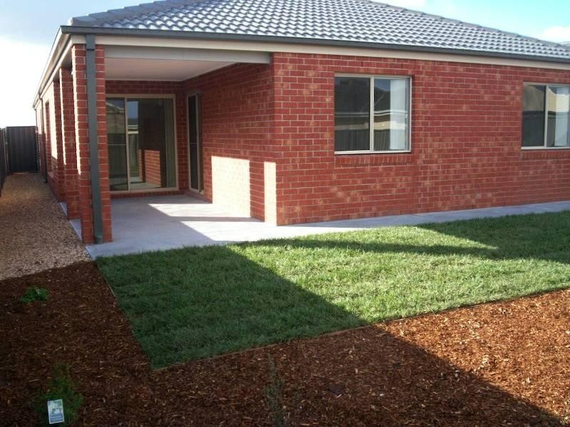 74 Hatchlands  Dr, Deer Park VIC 3023