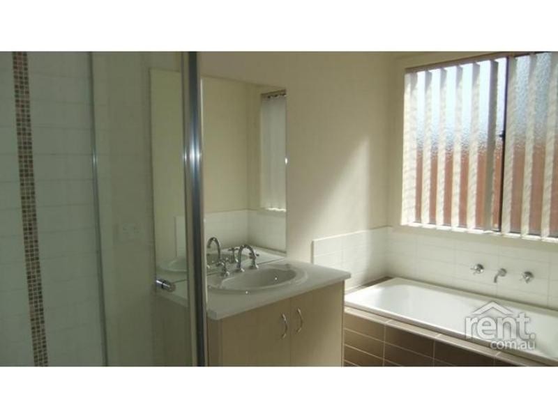 4 Harrie Pl, Doreen VIC 3754