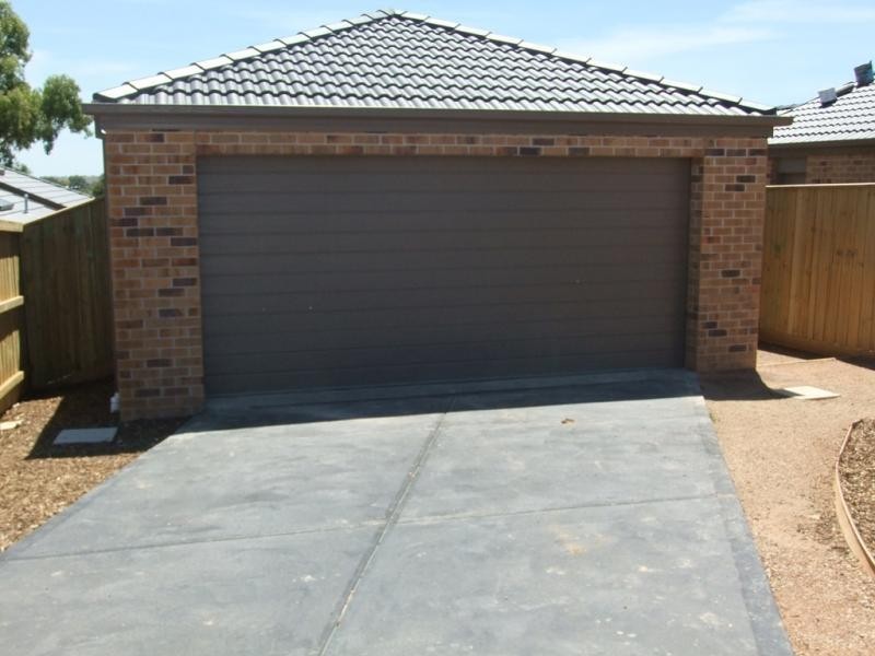 11 Rollinghill  Way, Doreen VIC 3754