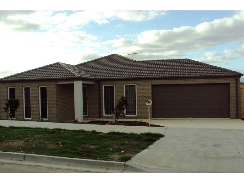 18 Sugar Gum Dr, Doreen VIC 3754