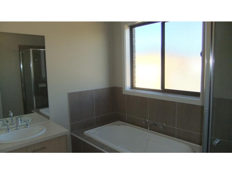 2 Sunningdale  Dr, Doreen VIC 3754