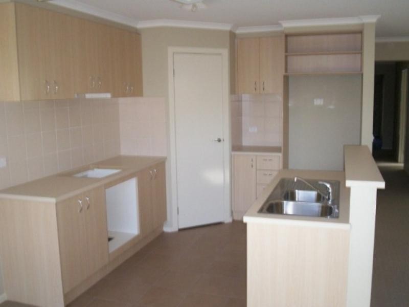 262 The Lakes  Bvd, South Morang VIC 3752