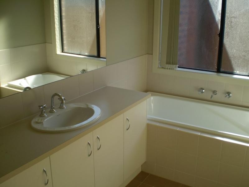 9 Mallard Cl, Williams Landing VIC 3027