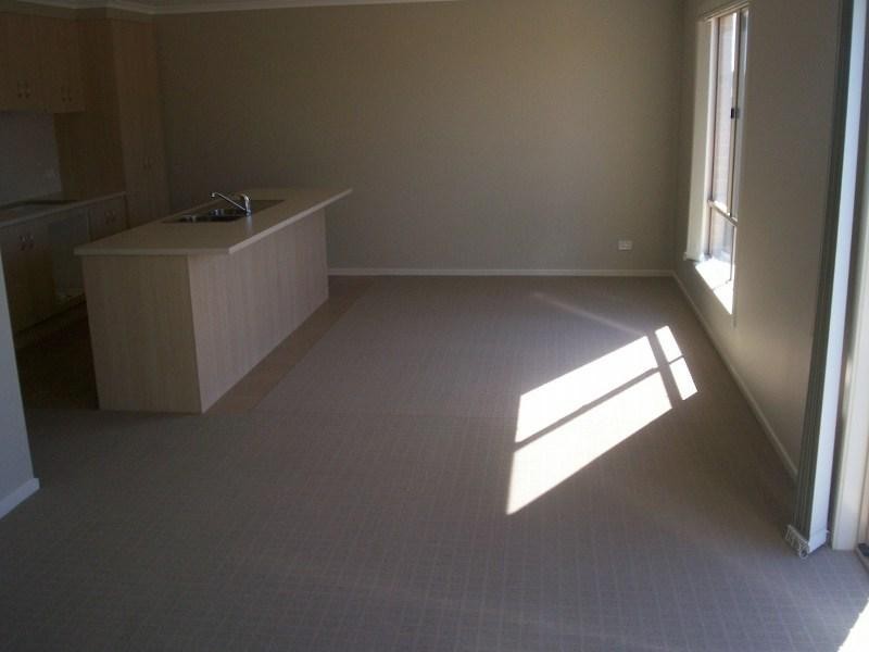 2 Flower Gum Cres, Tarneit VIC 3029