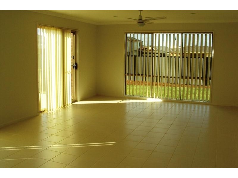 26 Villiers  Dr, Point Cook VIC 3030