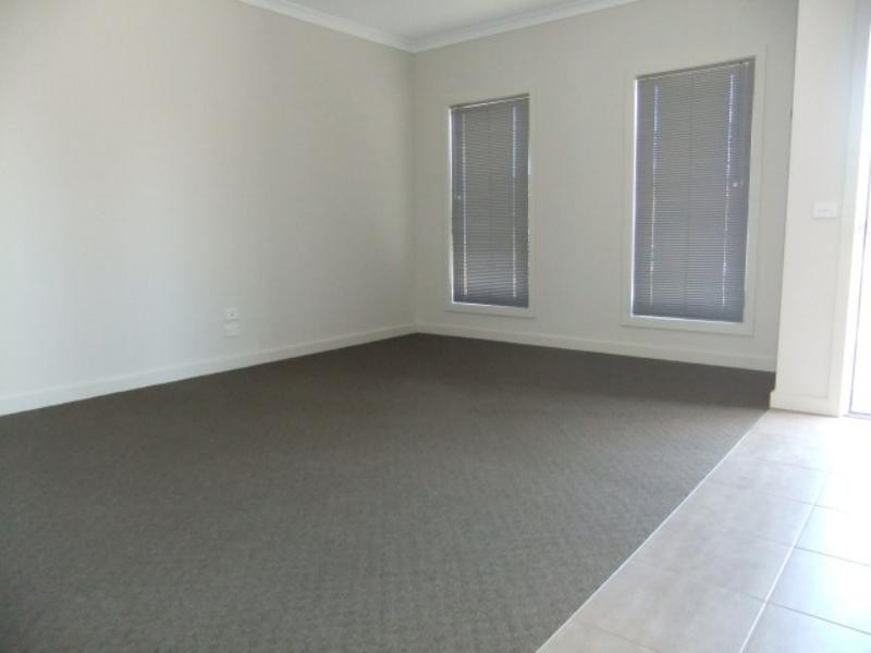 1/1-9 Kirkstead Gr, Craigieburn VIC 3064