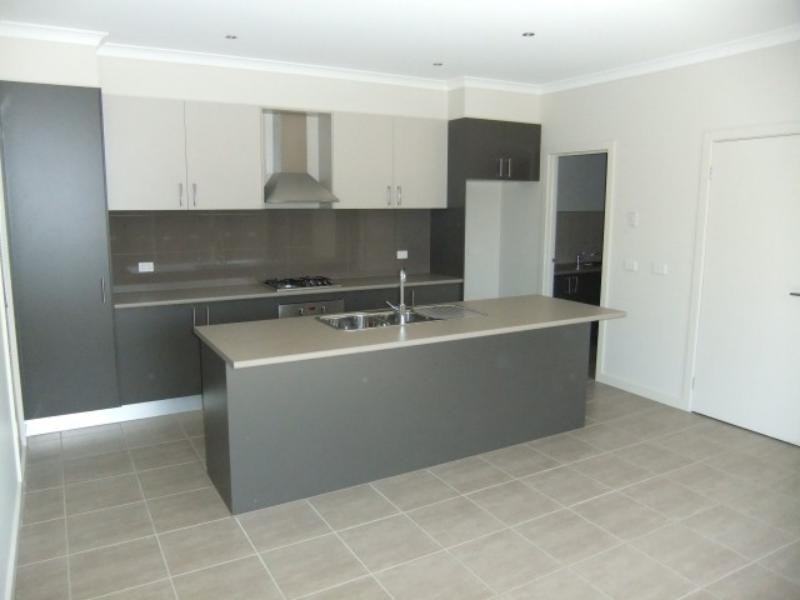 1/1-9 Kirkstead Gr, Craigieburn VIC 3064