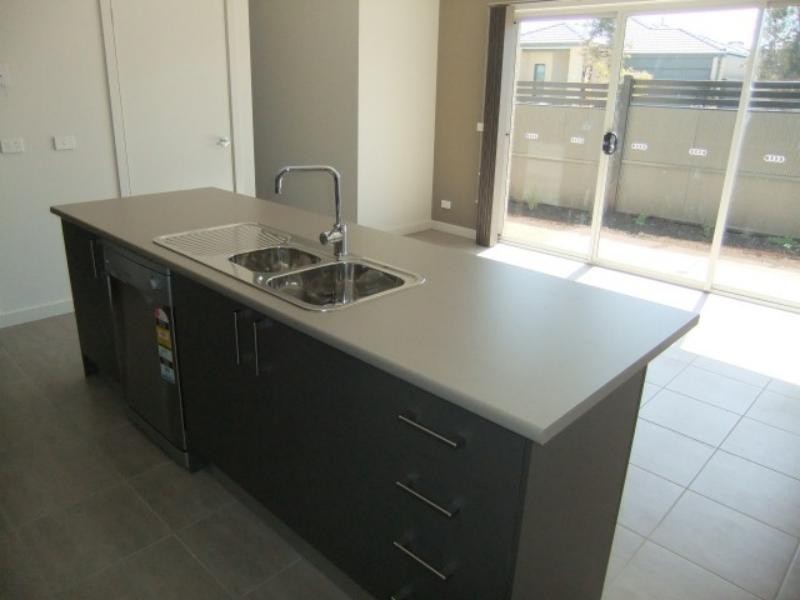 1/1-9 Kirkstead Gr, Craigieburn VIC 3064