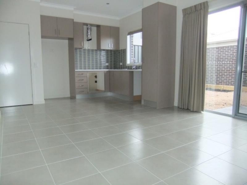 17/69-77 Lancefield Dr, Caroline Springs VIC 3023