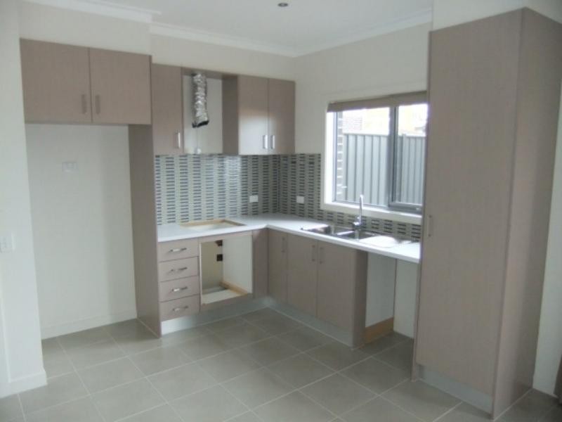 17/69-77 Lancefield Dr, Caroline Springs VIC 3023