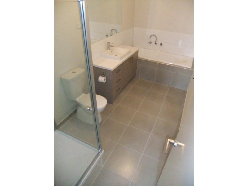 17/69-77 Lancefield Dr, Caroline Springs VIC 3023