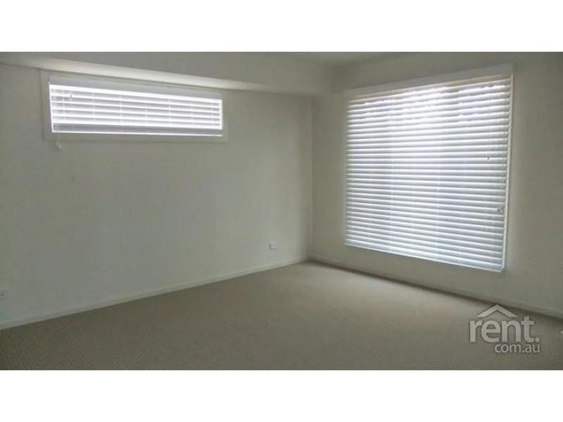 4 Harrie Pl, Doreen VIC 3754