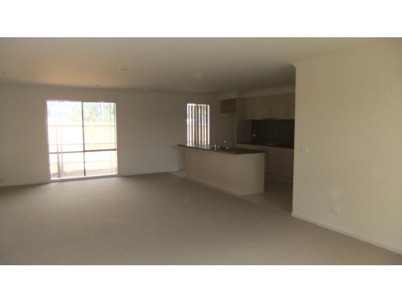 4 Harrie Pl, Doreen VIC 3754