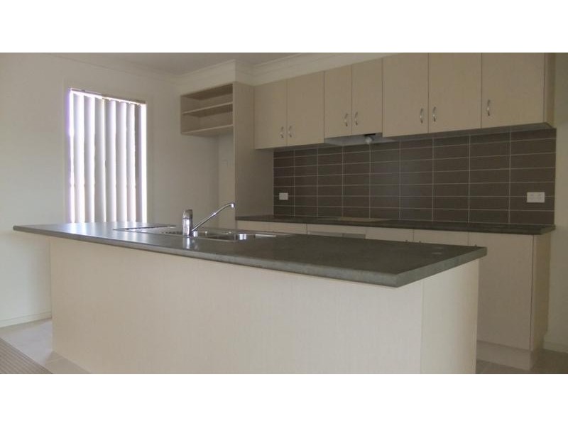 4 Harrie Pl, Doreen VIC 3754