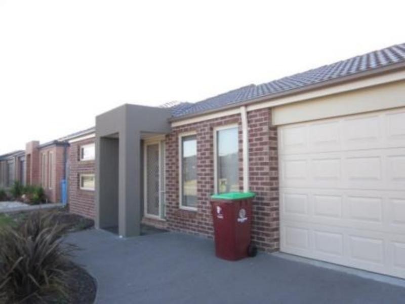 4 Carabott Pl, Berwick VIC 3806