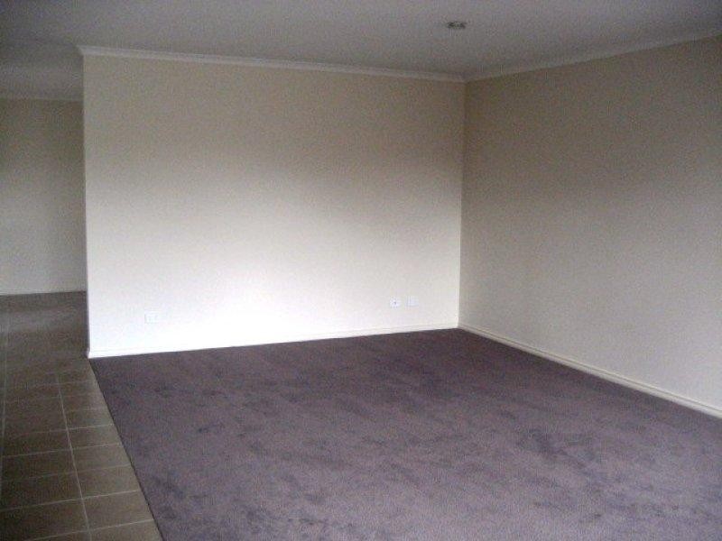 4 Carabott Pl, Berwick VIC 3806