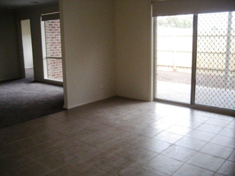 4 Carabott Pl, Berwick VIC 3806