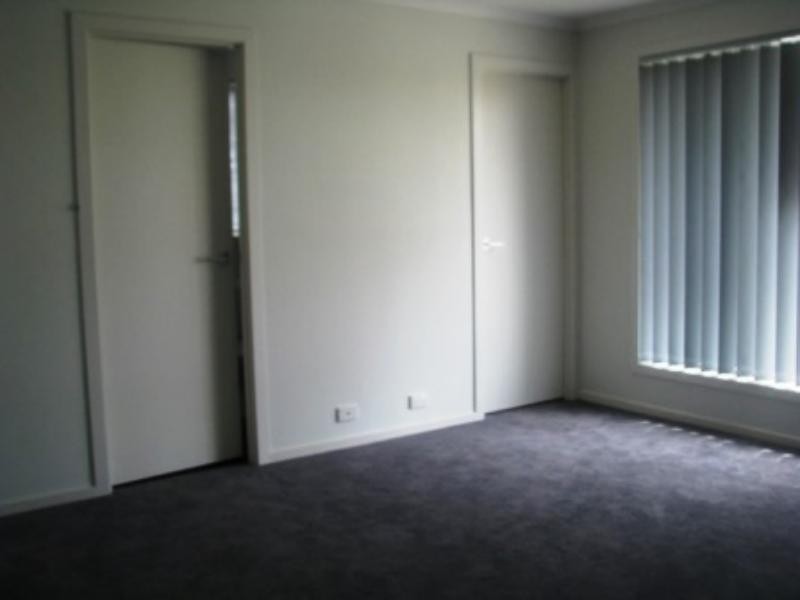 38 Pioneer Dr, Deer Park VIC 3023