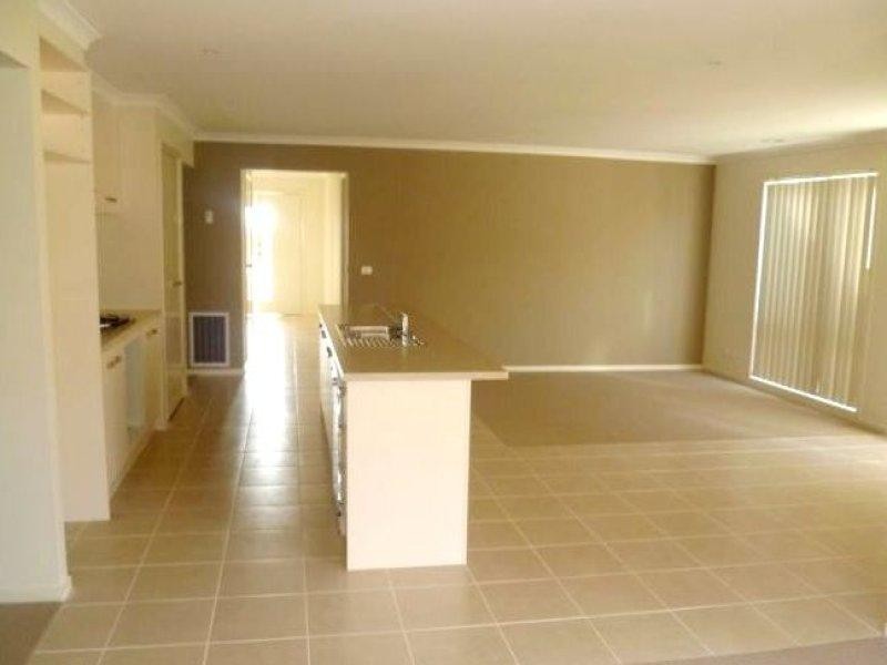 17 George Frederick Rd, Cranbourne VIC 3977