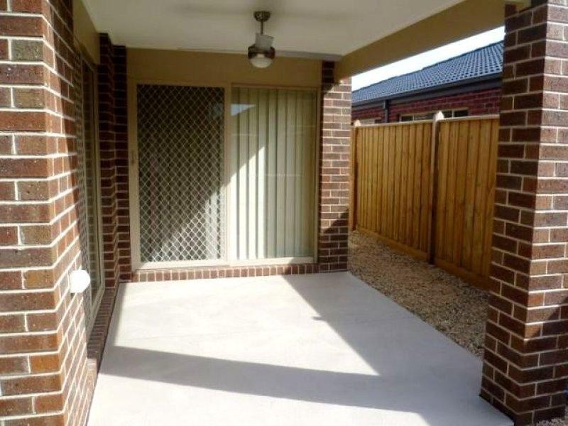 17 George Frederick Rd, Cranbourne VIC 3977