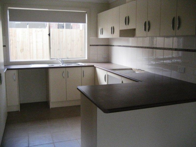4 Carabott Pl, Berwick VIC 3806
