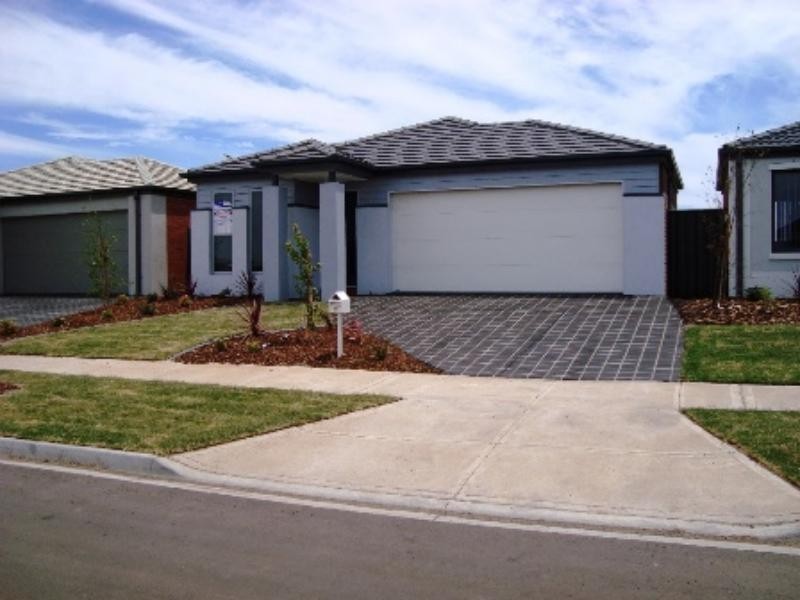 33 Pioneer Dr, Deer Park VIC 3023