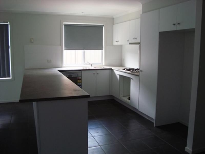 33 Pioneer Dr, Deer Park VIC 3023