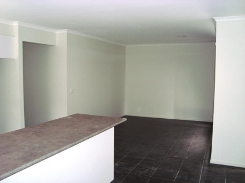 33 Pioneer Dr, Deer Park VIC 3023