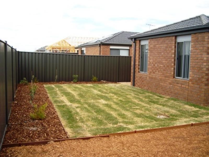 33 Pioneer Dr, Deer Park VIC 3023