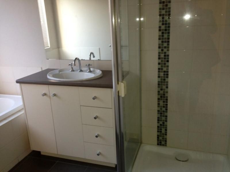 21 Pioneer Dr, Deer Park VIC 3023