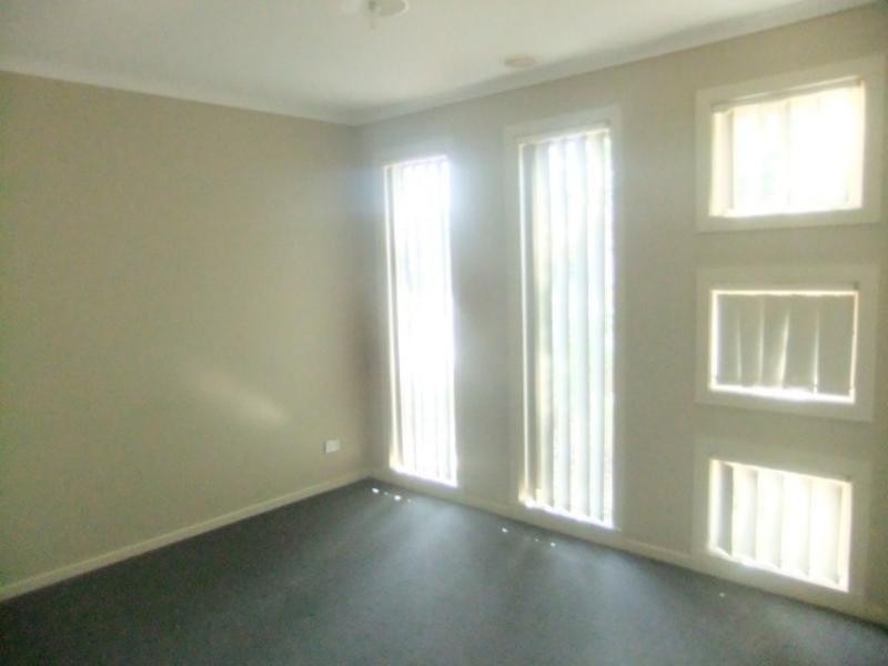 32 Harmony Dr, South Morang VIC 3752