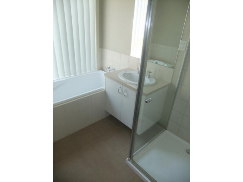 32 Harmony Dr, South Morang VIC 3752