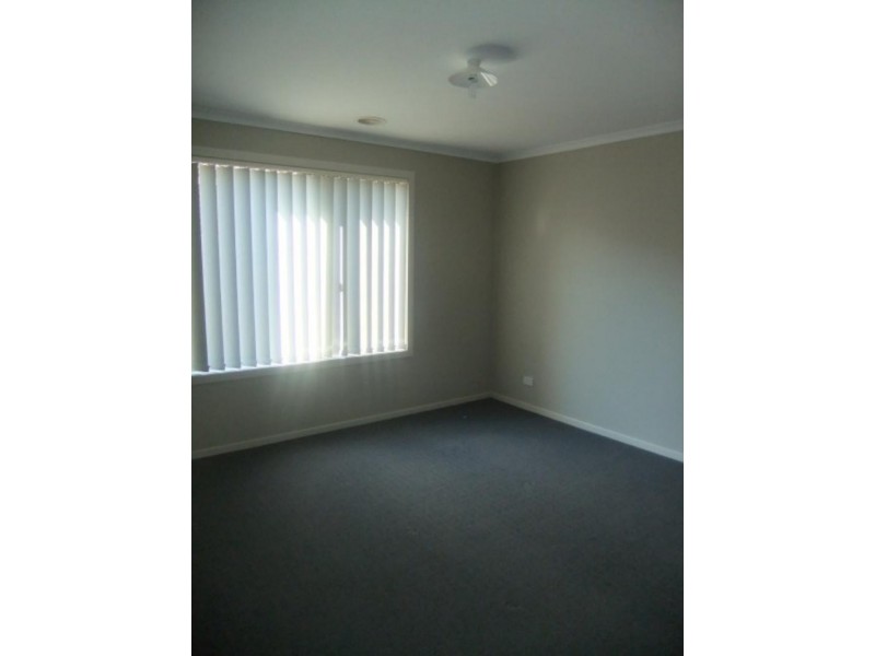 32 Harmony Dr, South Morang VIC 3752