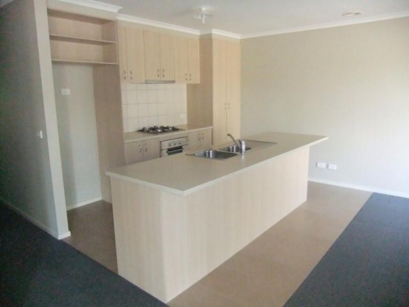 32 Harmony Dr, South Morang VIC 3752