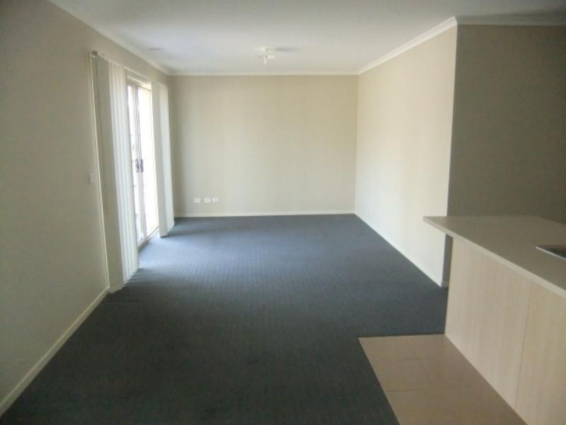 32 Harmony Dr, South Morang VIC 3752