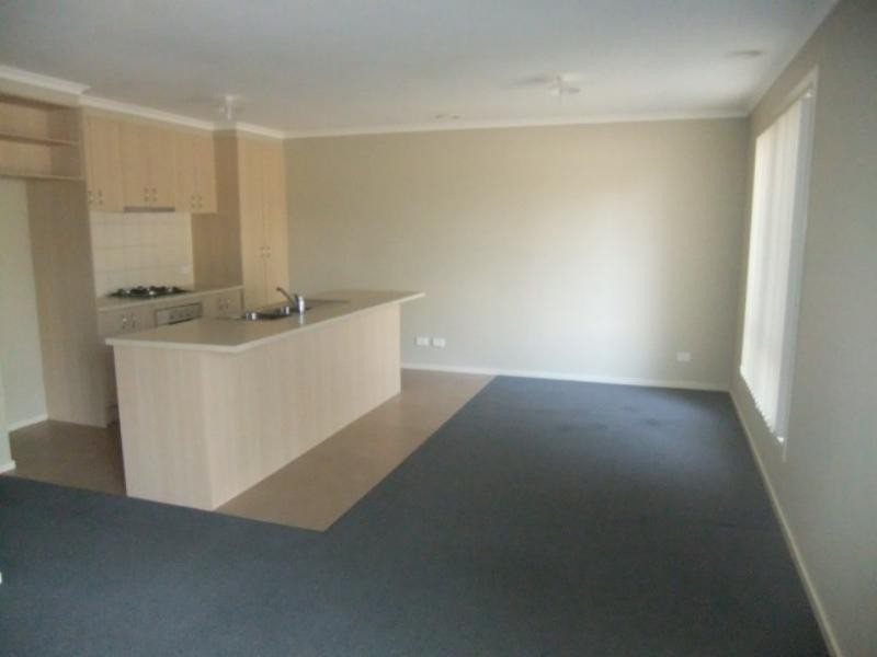 32 Harmony Dr, South Morang VIC 3752