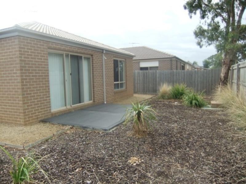 32 Harmony Dr, South Morang VIC 3752
